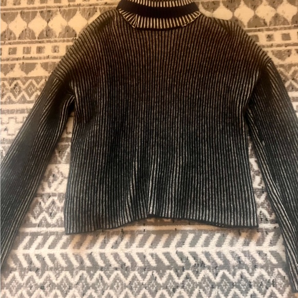 Theory Black/White vertical stripe cashmere turtleneck sweater SZ P - Picture 6 of 10
